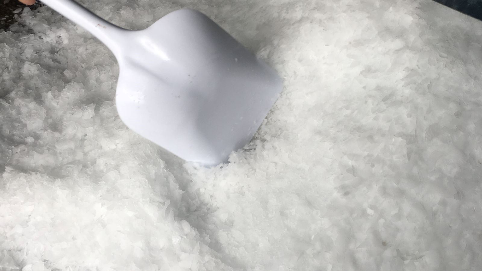 Machines à Glace en Écailles Fonctionnant à l’Eau de Mer ou à l’Eau Douce – Un Nouveau Standard d’Efficacité Industrielle