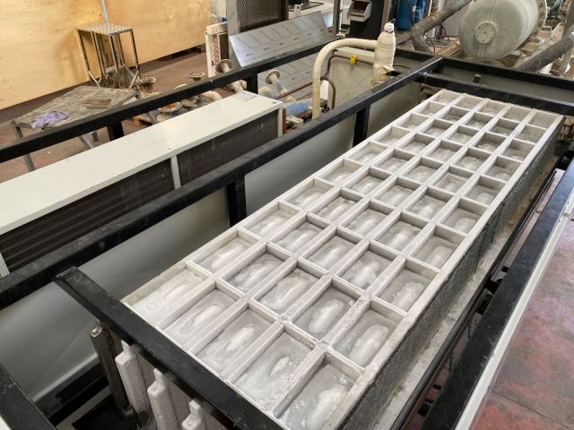 10 TON/24 SAAT DİREKT SOĞUTMALI BLOK BUZ MAKİNESİ