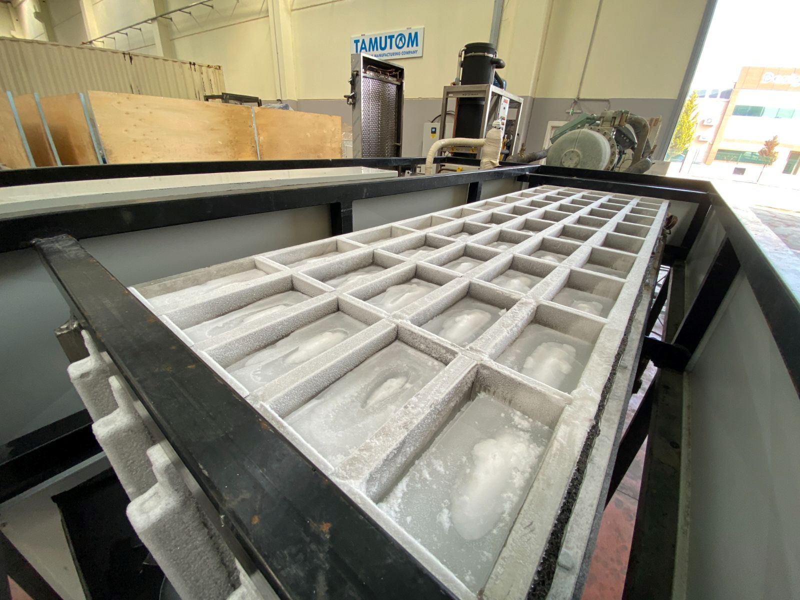 AUTOMATIC BLOCK ICE MACHINE