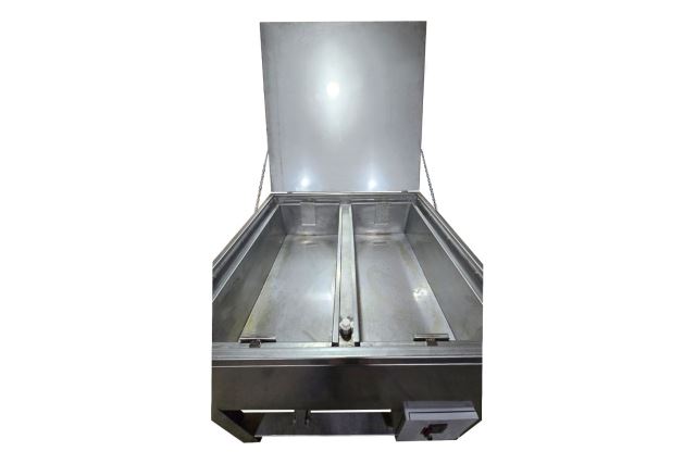 CLEAR ICE MACHINE