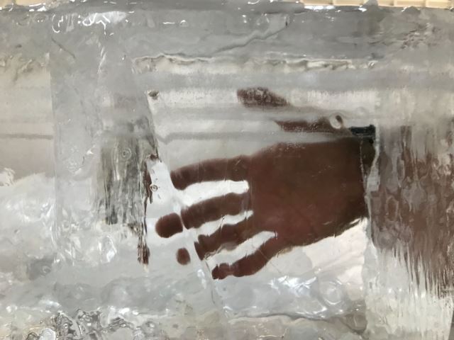 CLEAR ICE MACHINE