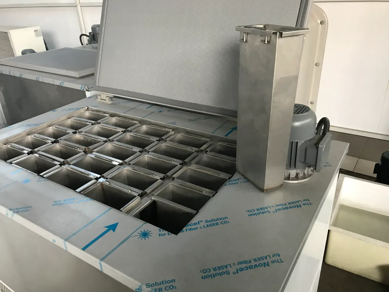 625 kg/day block ice machine
